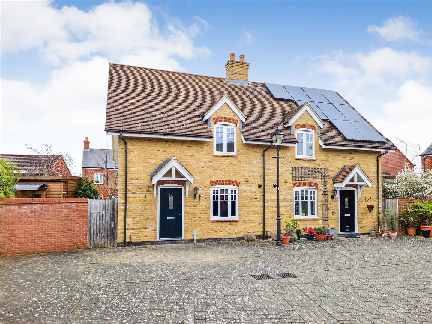 3 bed property in Woden Gardens, Bedford